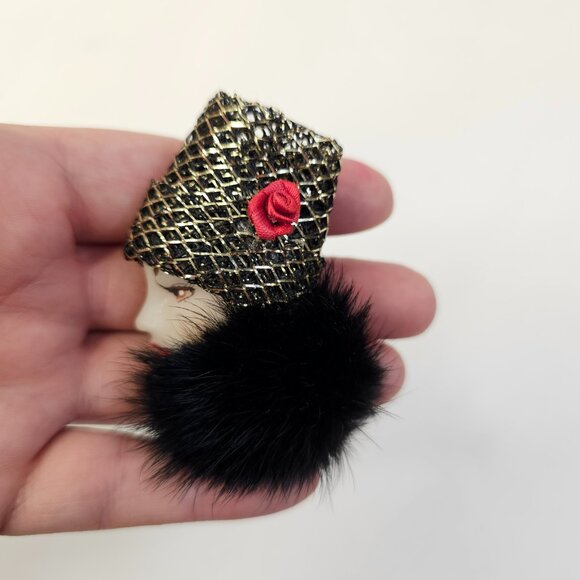 Porcelain Vintage Women Face Brooch Fancy Fashionista Unmarked Pin - Picture 6 of 10